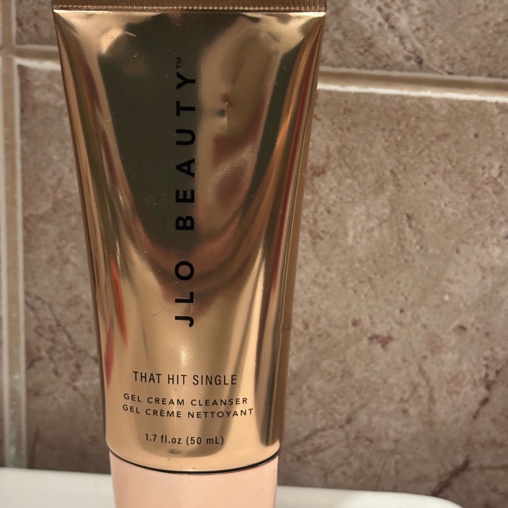 JLO - Jennifer Lopez Gel Cream Cleanser - Gold